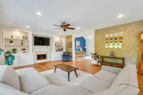 25 Yellow Top Lane Smithtown NY 11787