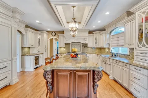 25 Yellow Top Lane Smithtown NY 11787