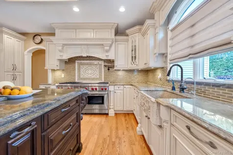 25 Yellow Top Lane Smithtown NY 11787