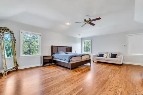 25 Yellow Top Lane Smithtown NY 11787