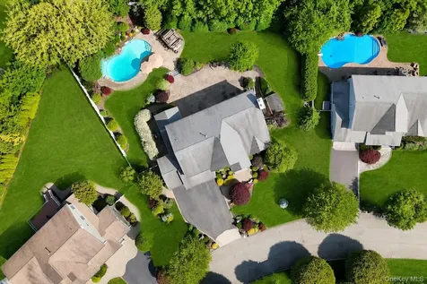 25 Yellow Top Lane Smithtown NY 11787