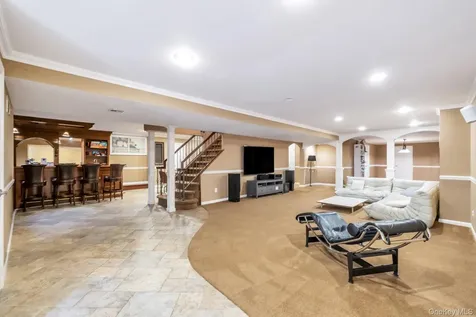 25 Yellow Top Lane Smithtown NY 11787