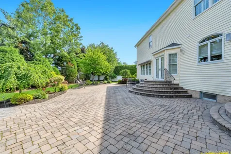 25 Yellow Top Lane Smithtown NY 11787