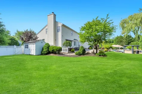 25 Yellow Top Lane Smithtown NY 11787