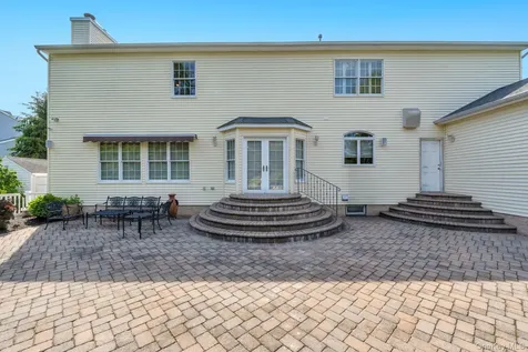 25 Yellow Top Lane Smithtown NY 11787
