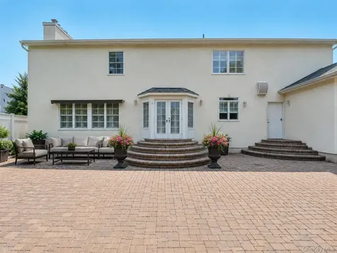 25 Yellow Top Lane Smithtown NY 11787