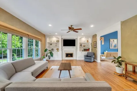 25 Yellow Top Lane Smithtown NY 11787