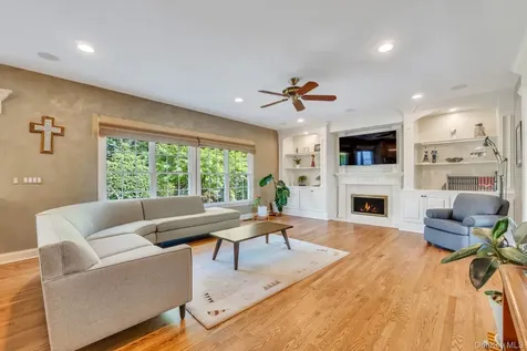 25 Yellow Top Lane Smithtown NY 11787