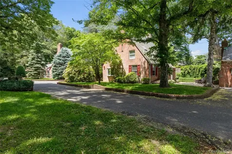97 Pound Hollow Road Old Brookville NY 11545
