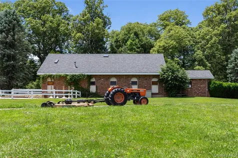 97 Pound Hollow Road Old Brookville NY 11545