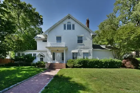 9 Nassau Drive Great Neck NY 11021
