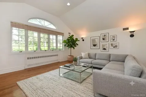 9 Nassau Drive Great Neck NY 11021