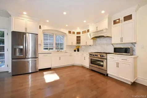 9 Nassau Drive Great Neck NY 11021