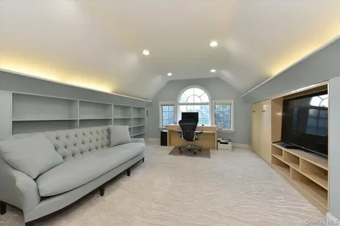 9 Nassau Drive Great Neck NY 11021