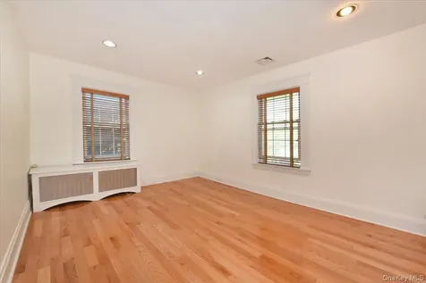9 Nassau Drive Great Neck NY 11021