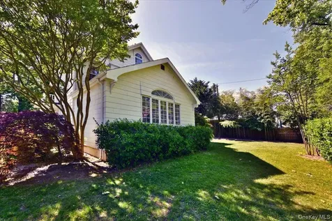 9 Nassau Drive Great Neck NY 11021