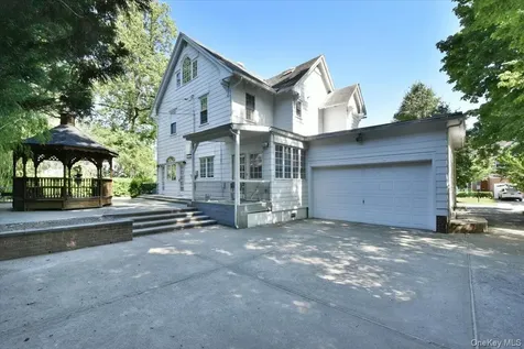 9 Nassau Drive Great Neck NY 11021