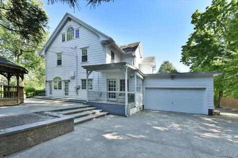 9 Nassau Drive Great Neck NY 11021