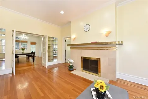 9 Nassau Drive Great Neck NY 11021