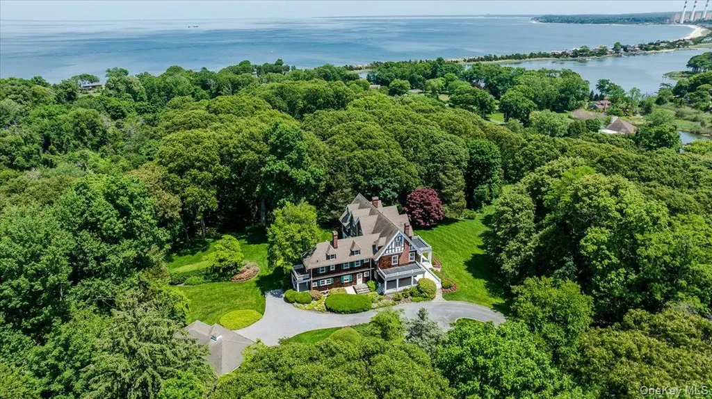 563 Asharoken Avenue Northport NY 11768