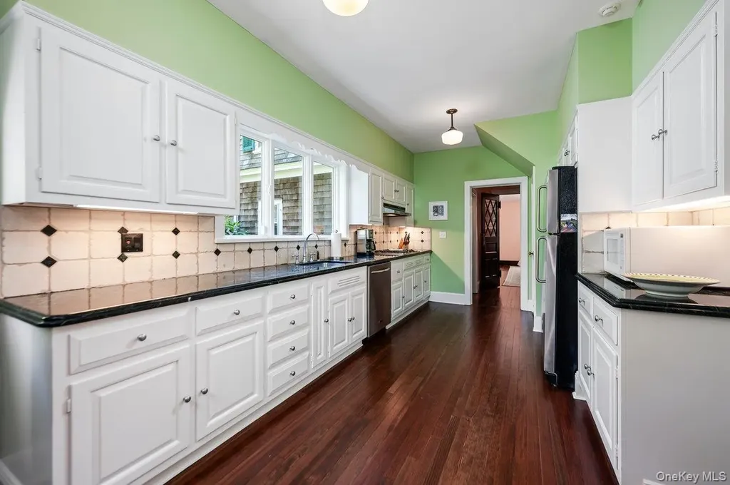 563 Asharoken Avenue Northport NY 11768
