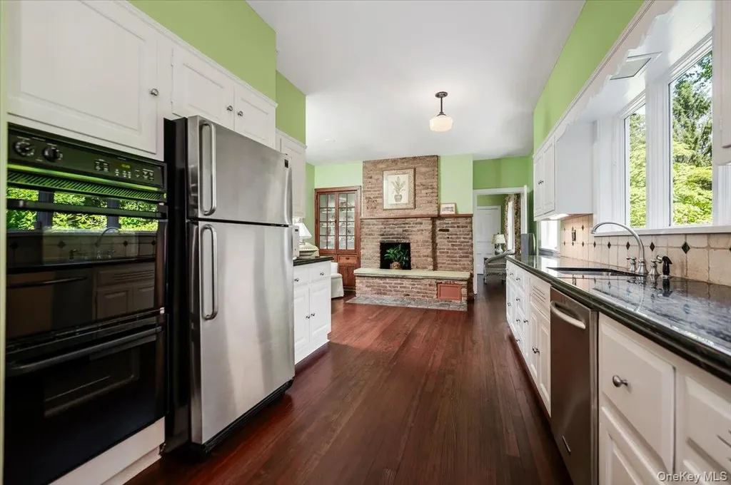 563 Asharoken Avenue Northport NY 11768