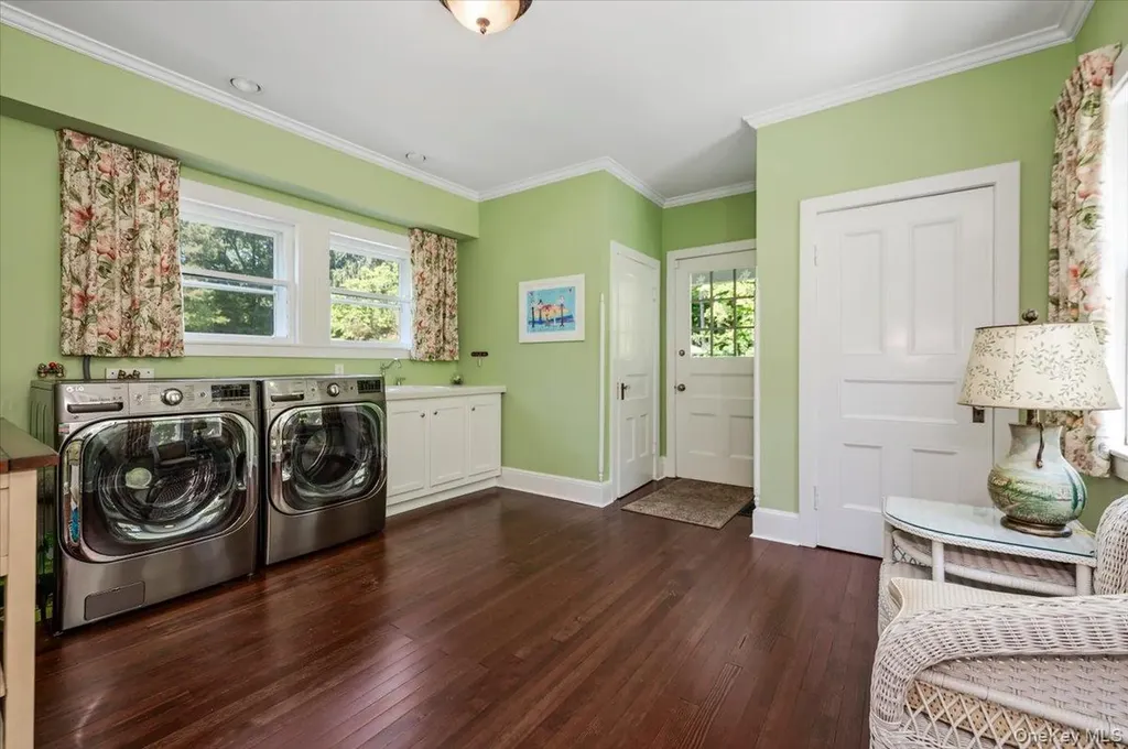 563 Asharoken Avenue Northport NY 11768