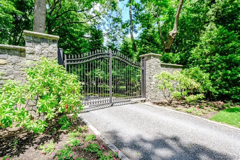563 Asharoken Avenue Northport NY 11768