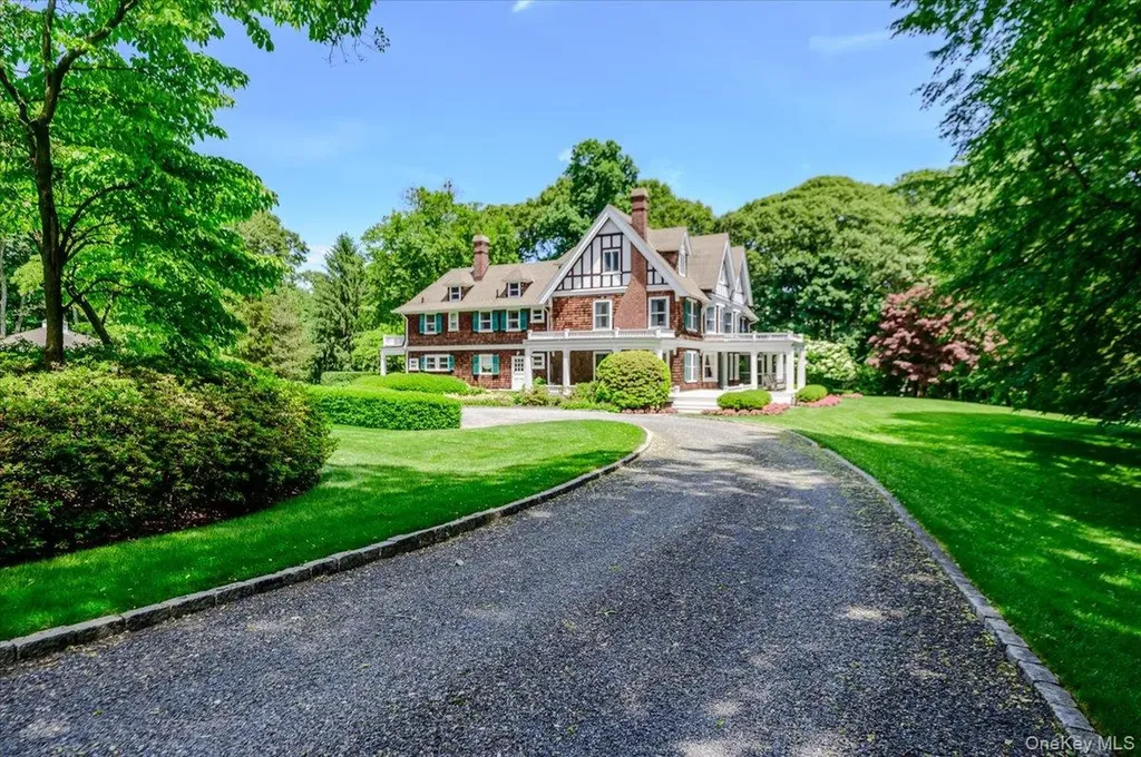 563 Asharoken Avenue Northport NY 11768