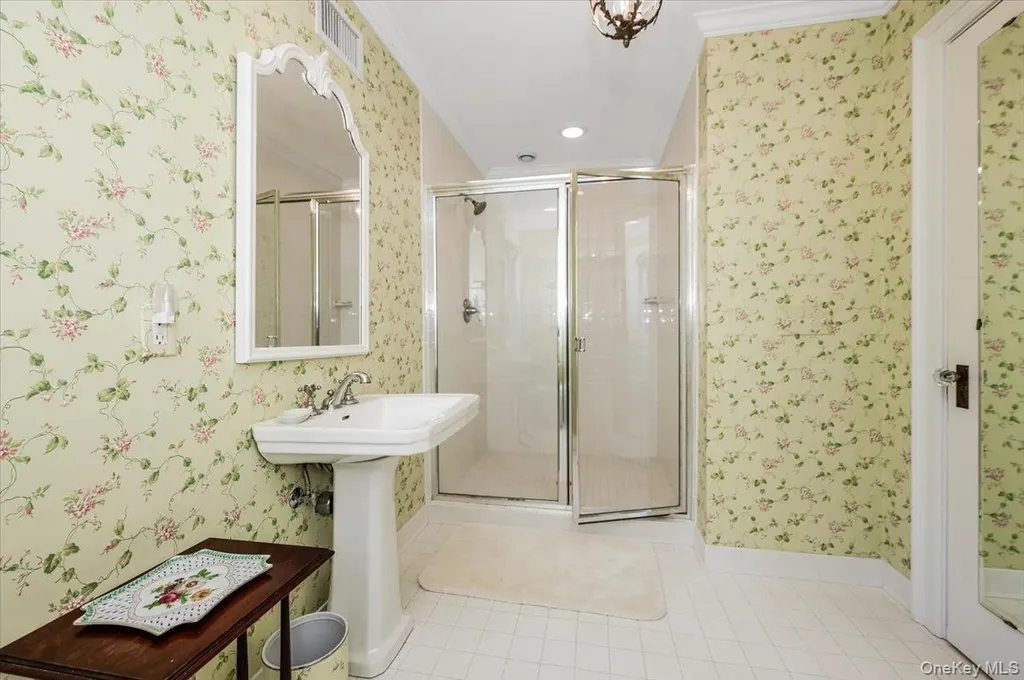 563 Asharoken Avenue Northport NY 11768