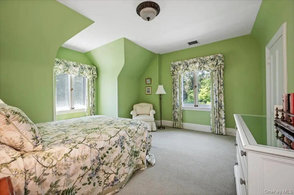 563 Asharoken Avenue Northport NY 11768