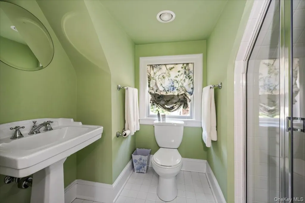 563 Asharoken Avenue Northport NY 11768