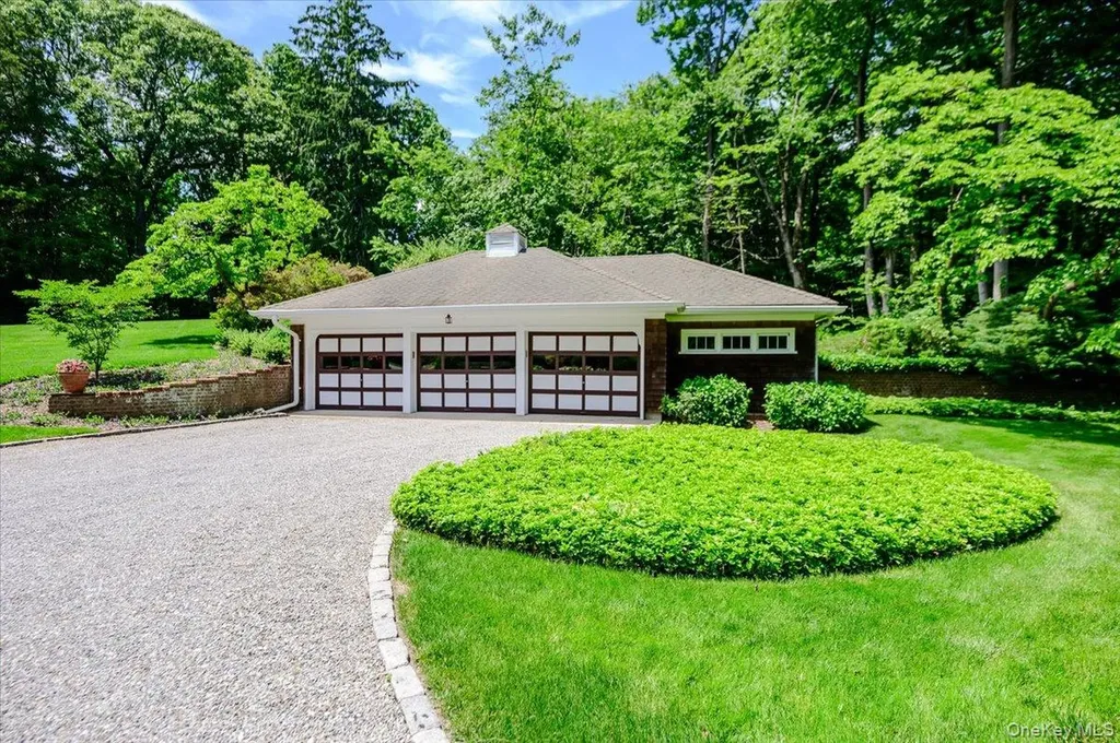 563 Asharoken Avenue Northport NY 11768