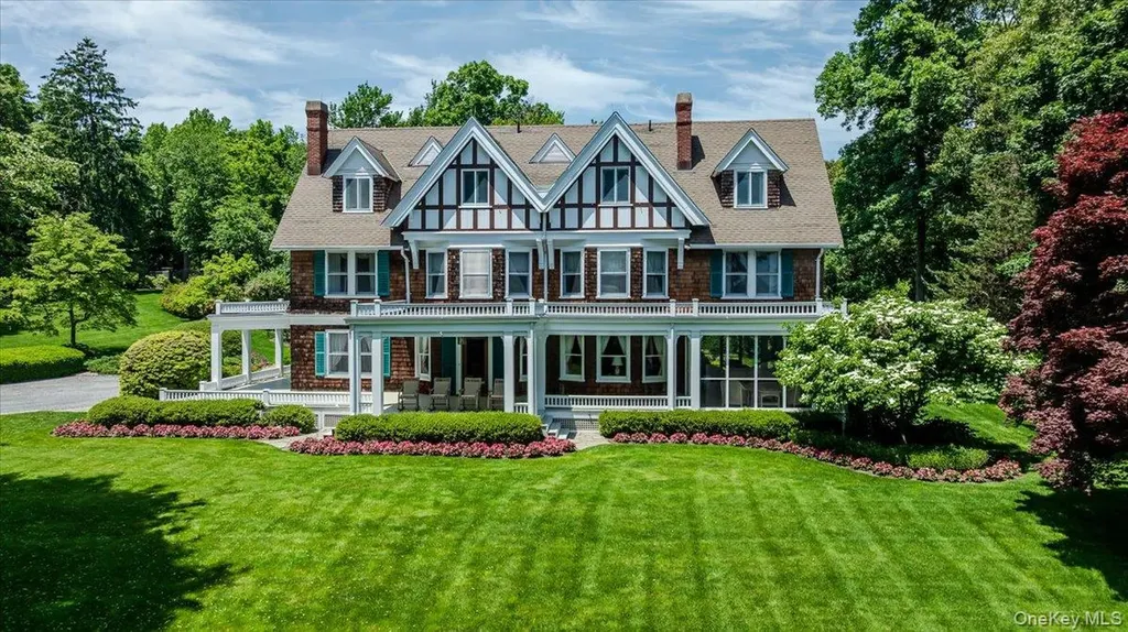 563 Asharoken Avenue Northport NY 11768