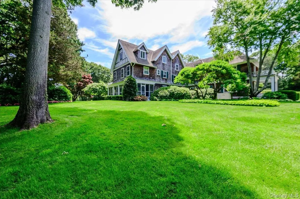 563 Asharoken Avenue Northport NY 11768