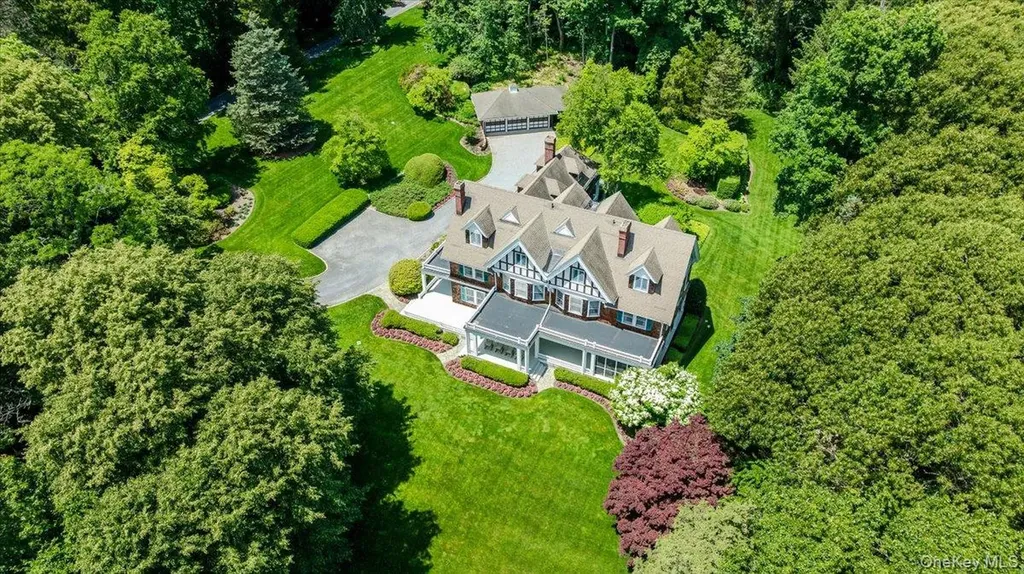 563 Asharoken Avenue Northport NY 11768