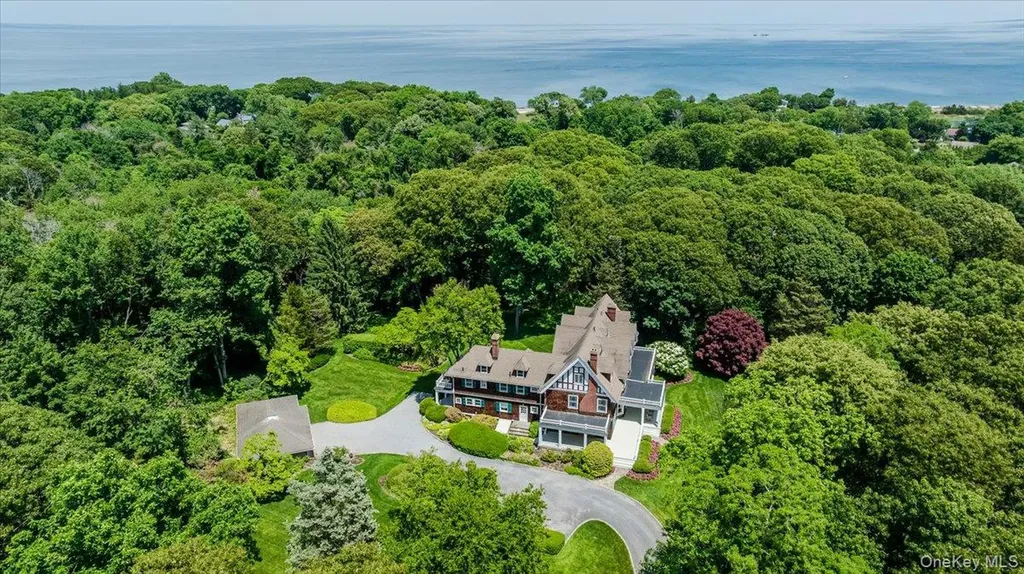563 Asharoken Avenue Northport NY 11768