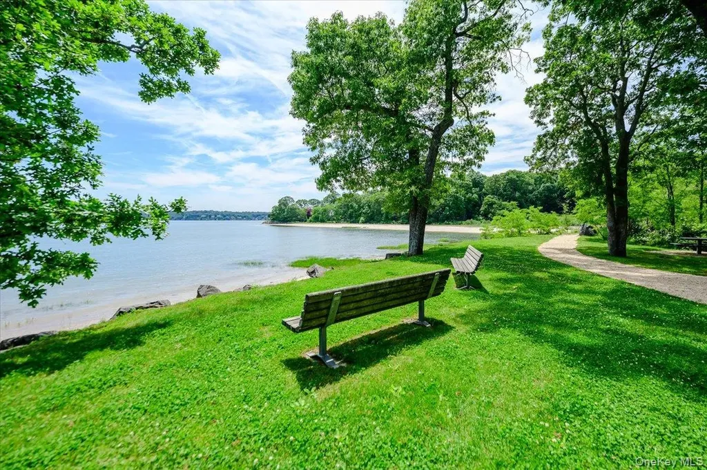 563 Asharoken Avenue Northport NY 11768