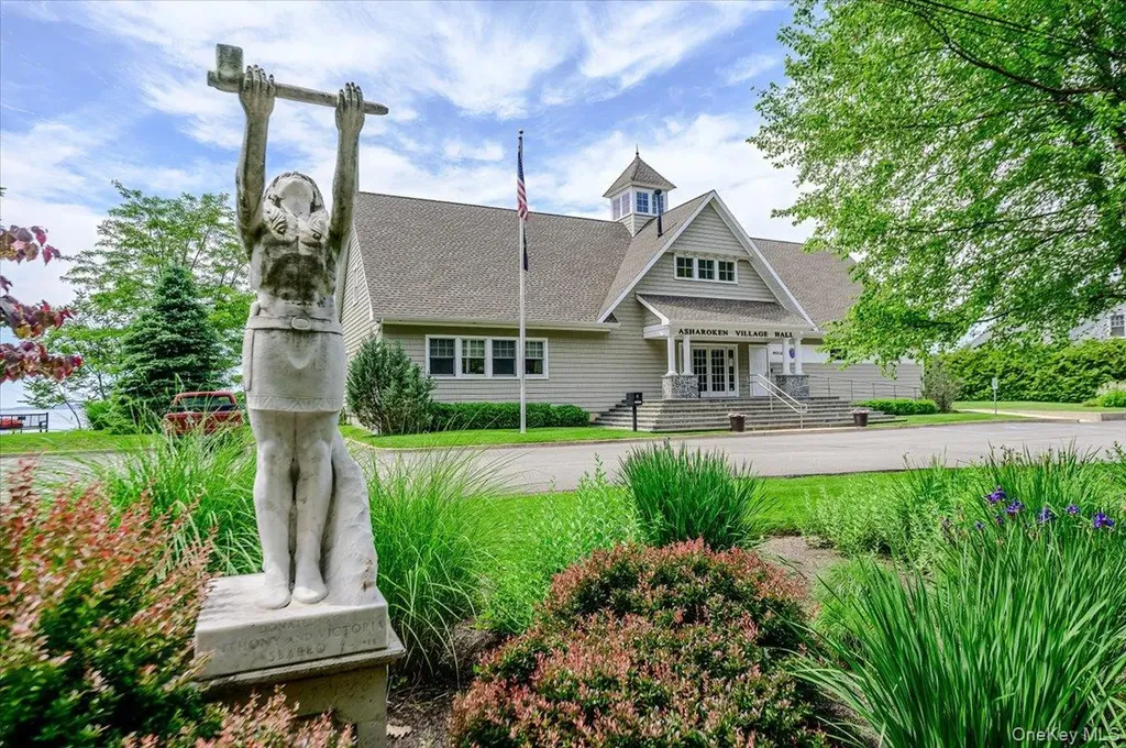 563 Asharoken Avenue Northport NY 11768