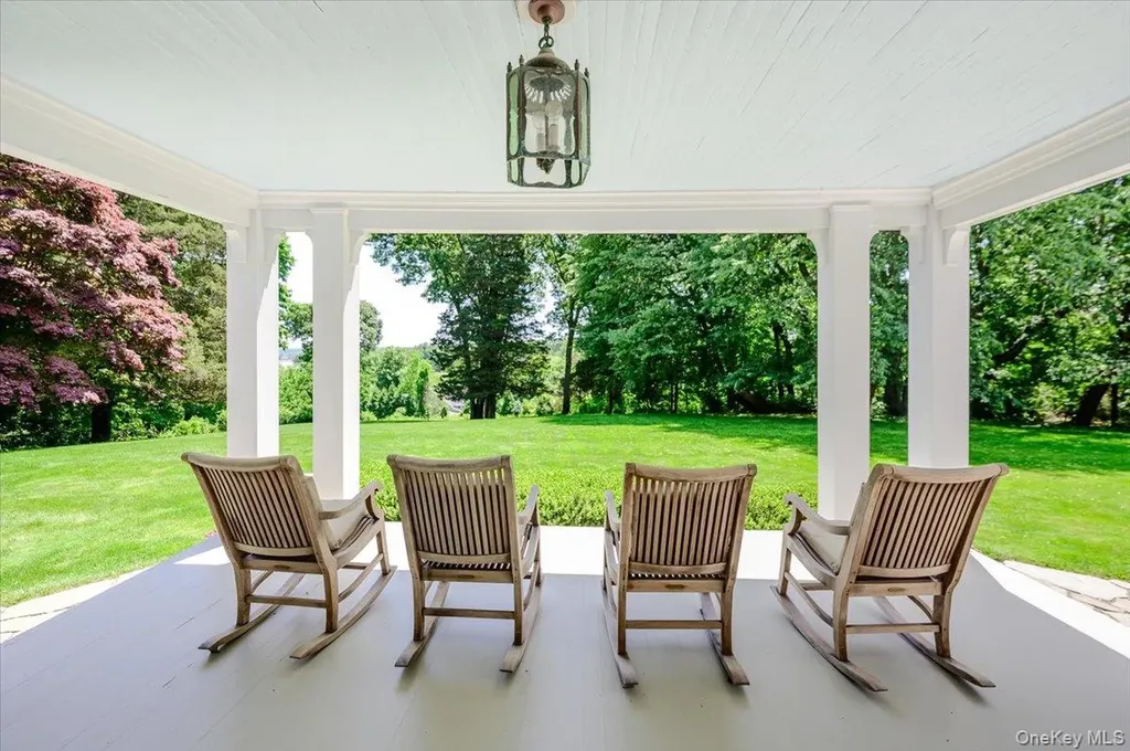 563 Asharoken Avenue Northport NY 11768