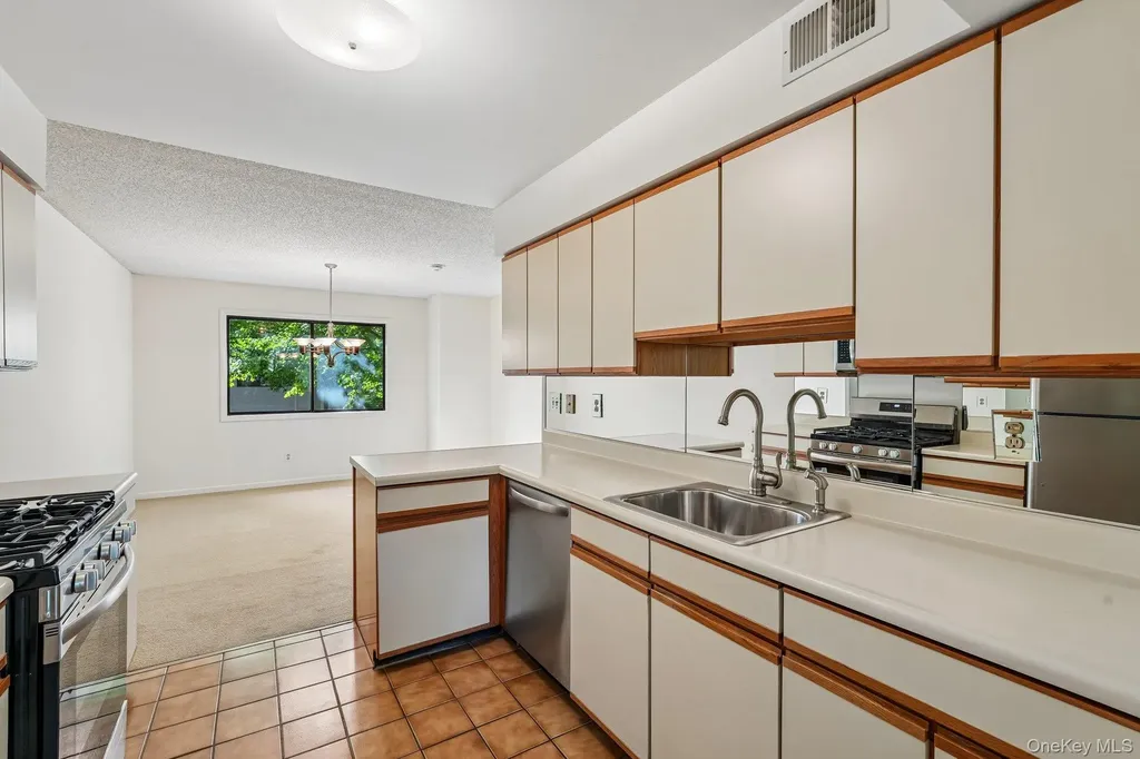 12 Evan Court Nanuet NY 10954