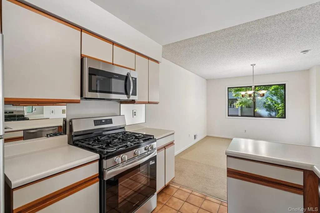 12 Evan Court Nanuet NY 10954