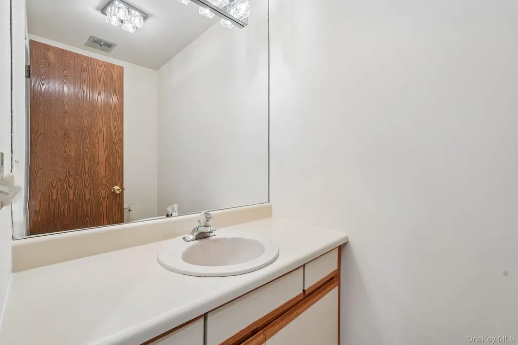 12 Evan Court Nanuet NY 10954