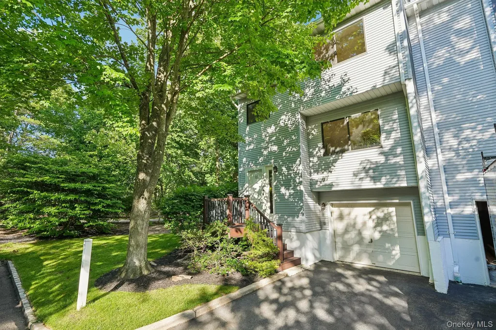 12 Evan Court Nanuet NY 10954