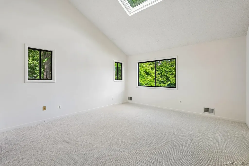 12 Evan Court Nanuet NY 10954