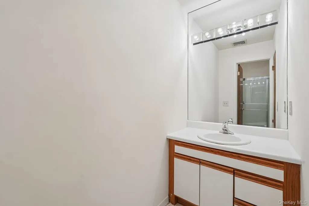 12 Evan Court Nanuet NY 10954