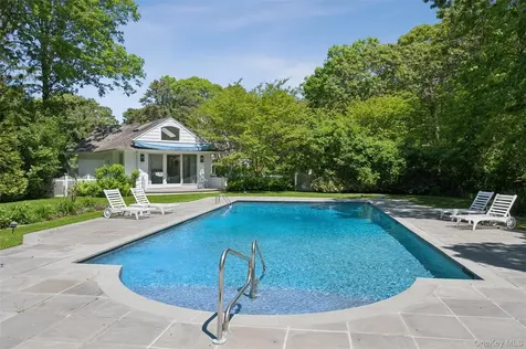 18 Jagger Lane Westhampton NY 11977