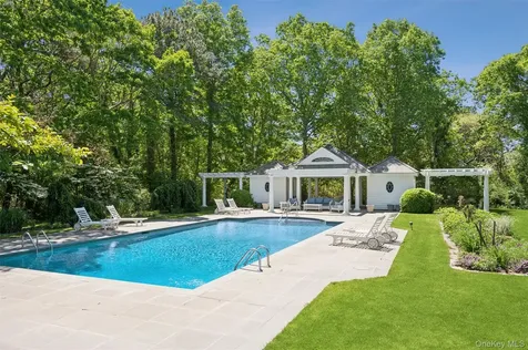 18 Jagger Lane Westhampton NY 11977