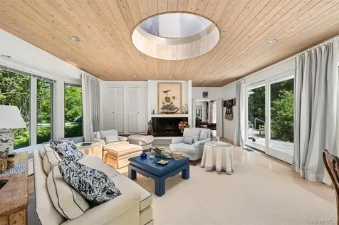18 Jagger Lane Westhampton NY 11977