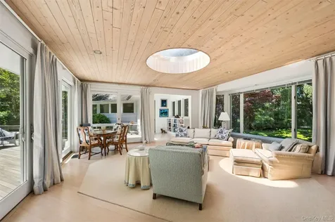 18 Jagger Lane Westhampton NY 11977